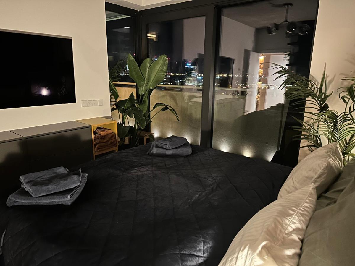 Apartamento Skyline Elegance With Free Parking Bratislava Exterior foto