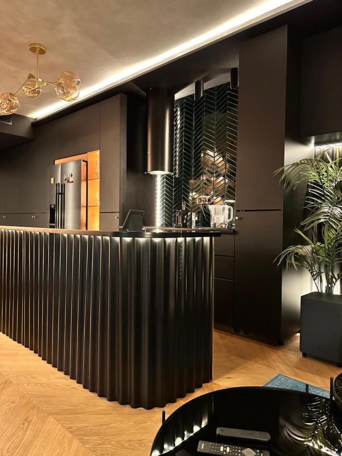 Apartamento Skyline Elegance With Free Parking Bratislava Exterior foto
