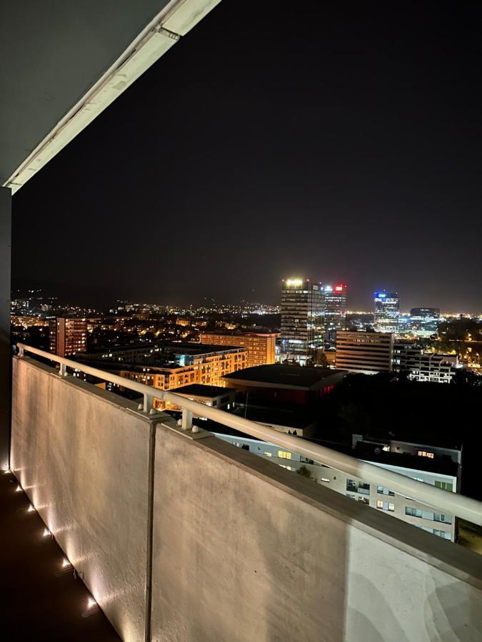 Apartamento Skyline Elegance With Free Parking Bratislava Exterior foto