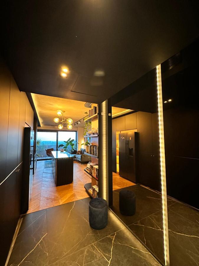 Apartamento Skyline Elegance With Free Parking Bratislava Exterior foto