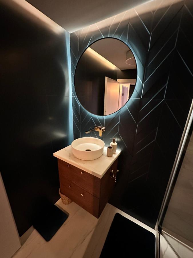 Apartamento Skyline Elegance With Free Parking Bratislava Exterior foto