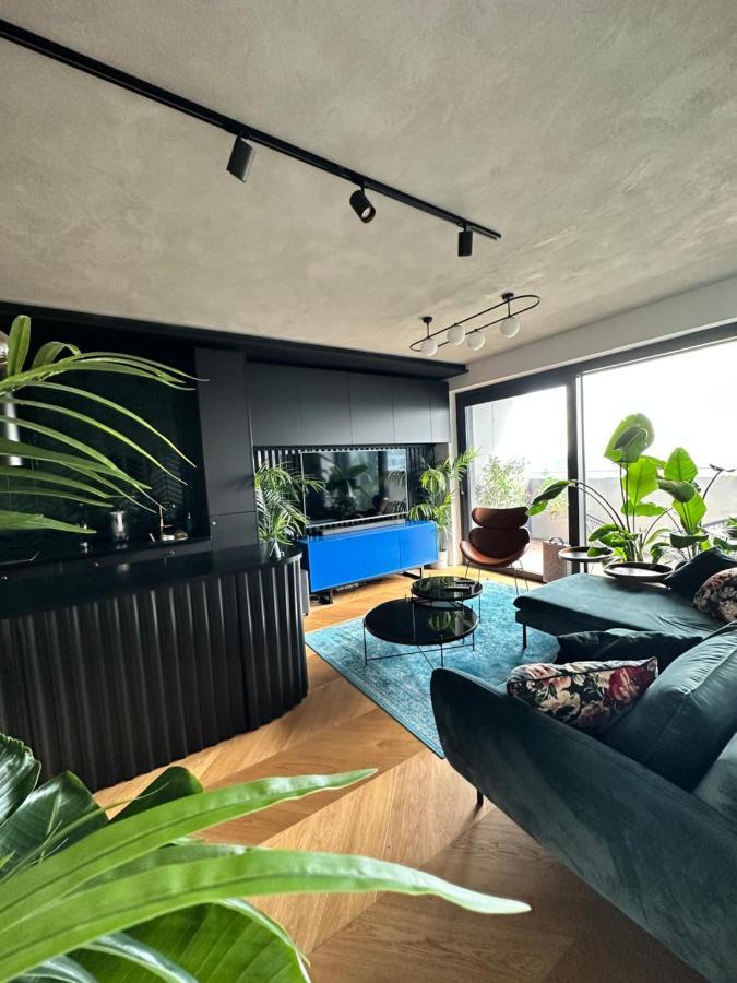 Apartamento Skyline Elegance With Free Parking Bratislava Exterior foto