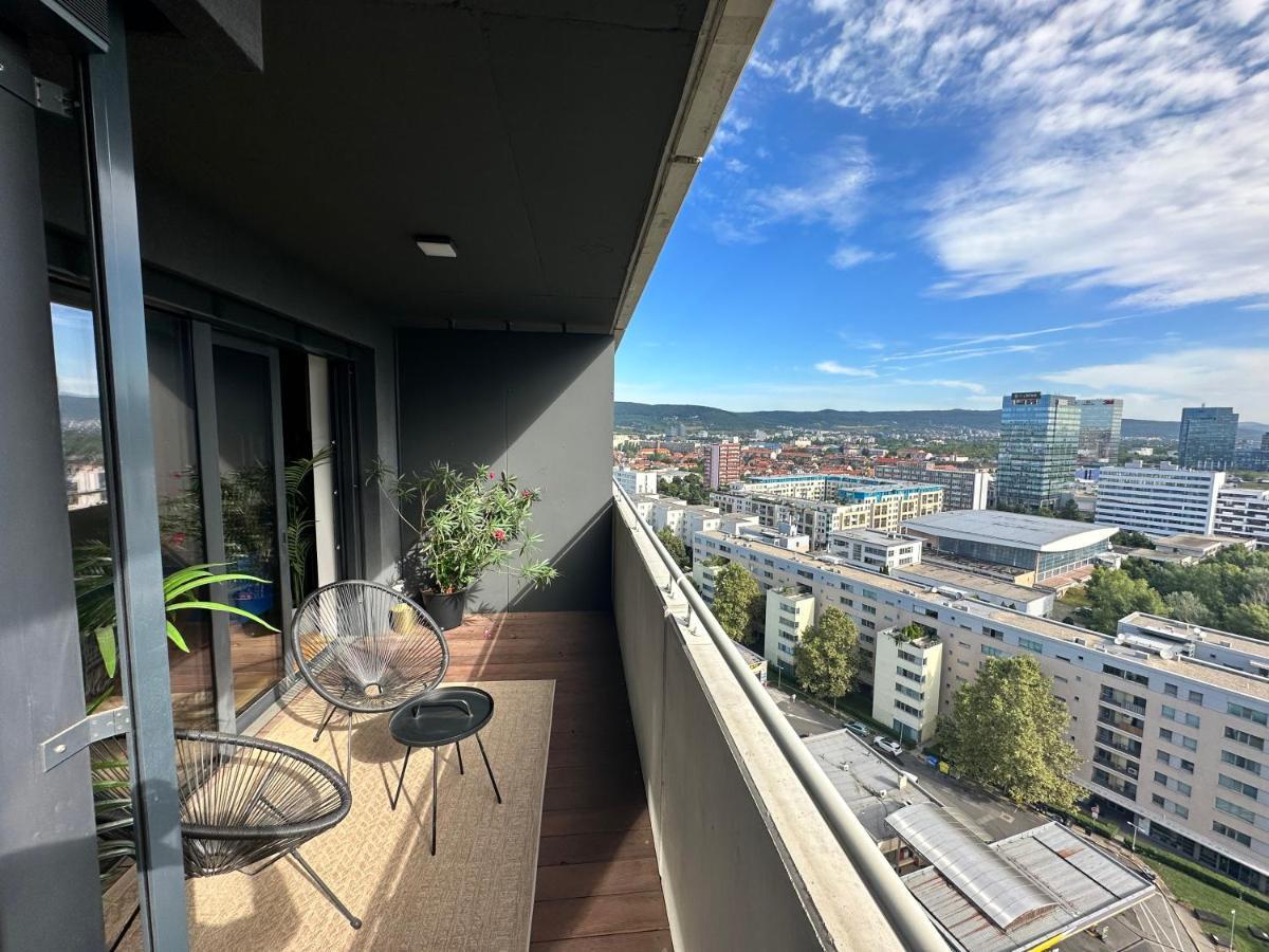 Apartamento Skyline Elegance With Free Parking Bratislava Exterior foto
