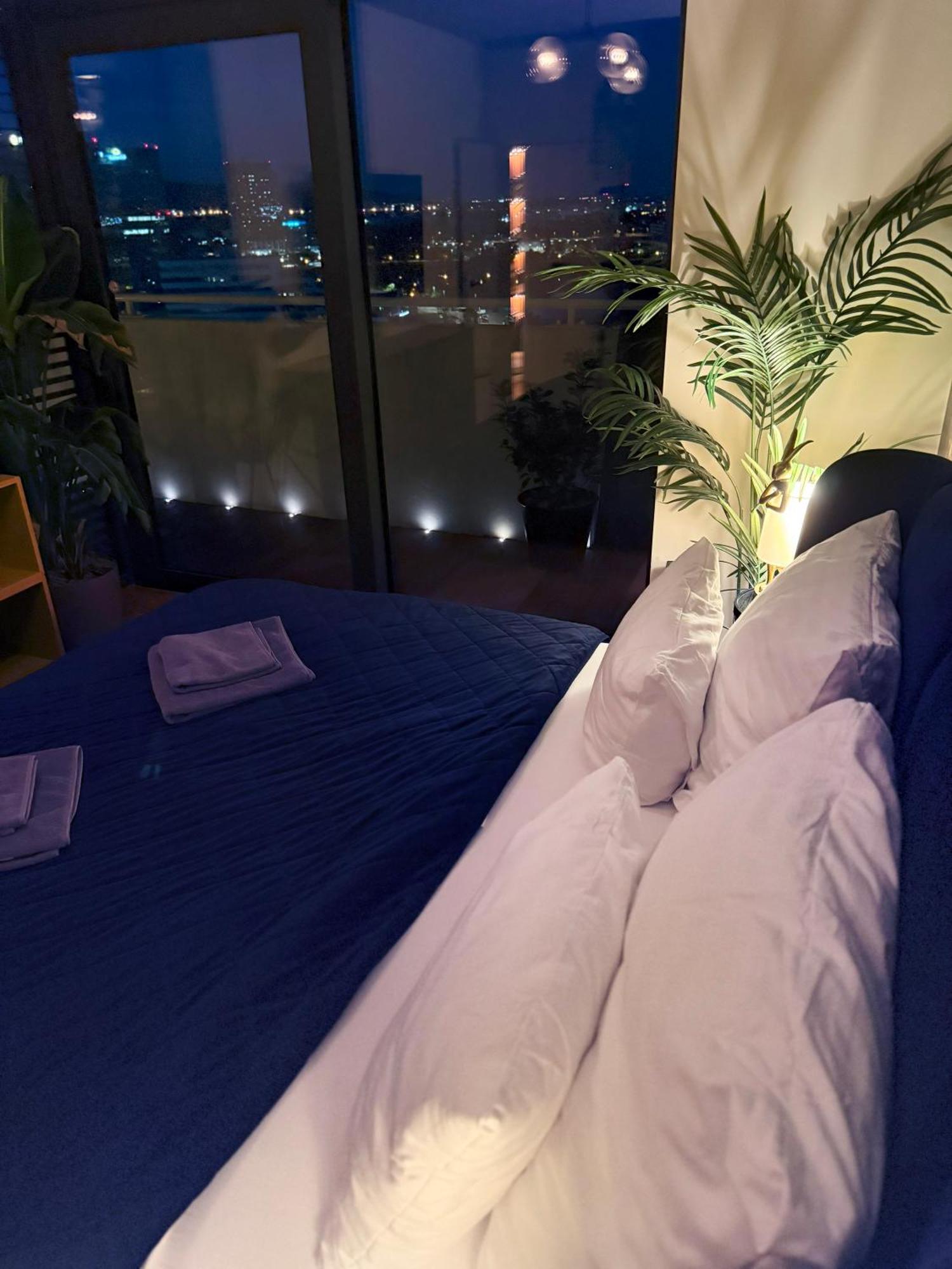 Apartamento Skyline Elegance With Free Parking Bratislava Exterior foto